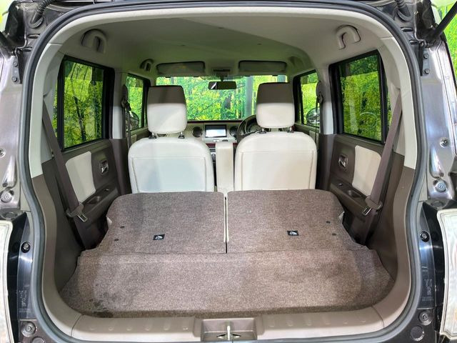 ���i�̂���������ʋ΁A���}���ɏ\���ȉ׎��X�y�[�X���m�ۂ��Ă���܂��B�Z�J���h�V�[�g��|���ƁA�傫�ȉו��̐ύڂ��\�ł���