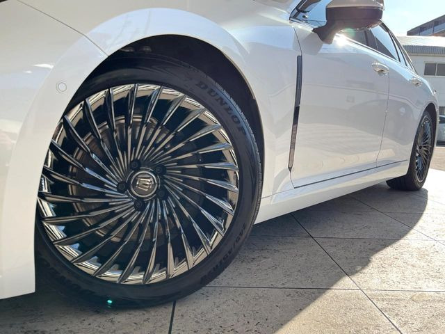 �y����20�C���`�A���~�z�C�[���z�O�ςɃ}�b�`���������A���~�z�C�[���𑕒����Ă���܂��B�e��ЊO�A���~�z�C�[����A�X�^�b�h���X�^�C�����戵�����Ă���܂��B���񂲑��k����������