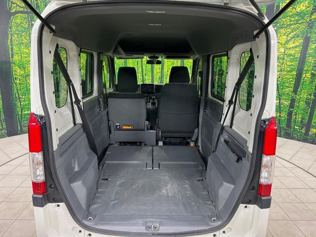 ���i�̂���������ʋ΁A���}���ɏ\���ȉ׎��X�y�[�X���m�ۂ��Ă���܂��B�Z�J���h�V�[�g��|���ƁA�傫�ȉו��̐ύڂ��\�ł���