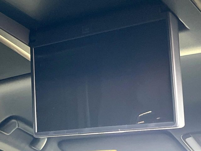 【フリップダウンモニター】大画面モニターで後席でもエンタメをお楽しみいただけます。小さなお子様にも大人気の装備です♪