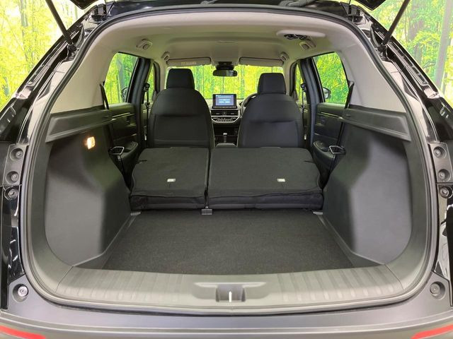 ���i�̂���������ʋ΁A���}���ɏ\���ȉ׎��X�y�[�X���m�ۂ��Ă���܂��B�Z�J���h�V�[�g��|���ƁA�傫�ȉו��̐ύڂ��\�ł���