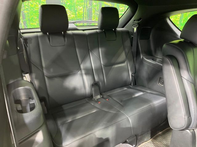 3列目シートはもちろん状態良好☆大人でもゆったりと座って頂けますので、大人数でのお出かけもラクラクです♪ご家族で、気の知れた仲間で、ドライブに行くのが楽しみですね♪
