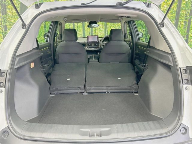 ���i�̂���������ʋ΁A���}���ɏ\���ȉ׎��X�y�[�X���m�ۂ��Ă���܂��B�Z�J���h�V�[�g��|���ƁA�傫�ȉו��̐ύڂ��\�ł���