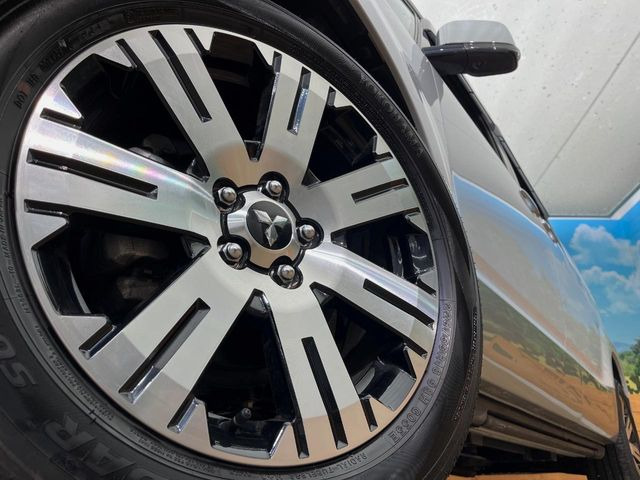 �y�����A���~�z�C�[���z�O�ςɃ}�b�`���������A���~�z�C�[���𑕒����Ă���܂��B�e��ЊO�A���~�z�C�[����A�X�^�b�h���X�^�C�����戵�����Ă���܂��B���񂲑��k����������