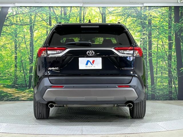 安心の最長10年・走行無制限保証(有償)をご用意。保証内容も充実はもちろん、無料点検&オイル交換や、年中無休の全国・24時間ロードサービスも付帯されておりますのでご安心下さい。