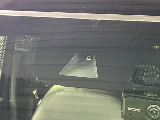 �y�z���_�Z���V���O�z���s���ɑO���̎ԗ�����F�����A�Փ˂������Ȏ��͌x��ƃu���[�L�ŏՓˉ���Ɣ�Q�y�����A�V�X�g�B�����S�Ƀh���C�u�����y���݂��������܂��B