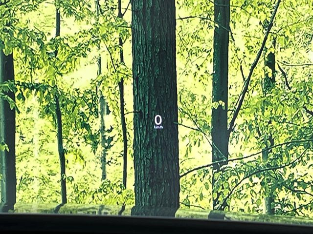 �y�w�b�h�A�b�v�f�B�X�v���C�z���݂̑��x�⑖�s�����f�W�^���\���ŉ^�]�ȑO���̃K���X�ɓ��e!�^�]���A�ڐ������炳���K�v�ȏ����m�F�ł���̂łƂ��Ă��֗��ň��S!