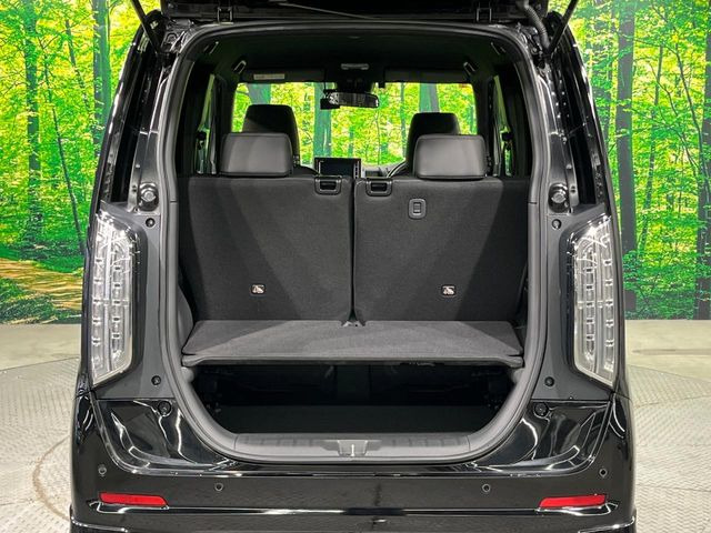 ���i�̂���������ʋ΁A���}���ɏ\���ȉ׎��X�y�[�X���m�ۂ��Ă���܂��B�Z�J���h�V�[�g��|���ƁA�傫�ȉו��̐ύڂ��\�ł���