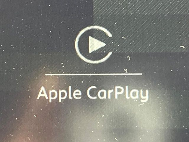 ��Apple Car Play:�X�}�z�Ƃ̗L���ڑ��ŁA�i�r�E�I�[�f�B�I�Đ��ȂǃX�}�z�̃A�v���@�\����ʂł��g����֗��@�\�ł�!