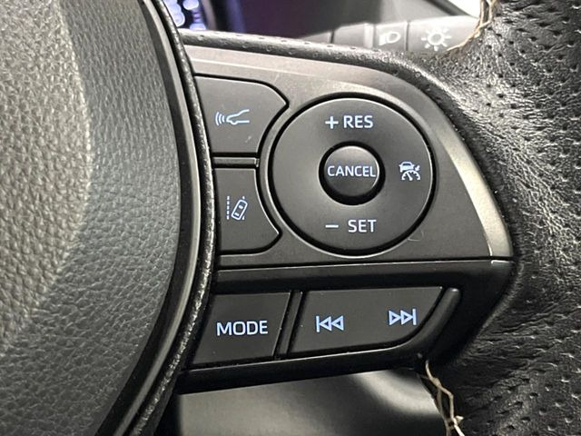 【レーダークルーズコントロール】高速道路での長距離走行が楽に!!自動で速度を保つクルーズコントロールが、衝突軽減システムと連携し、前方の車両を感知して車間を保つように速度調節してくれます!!