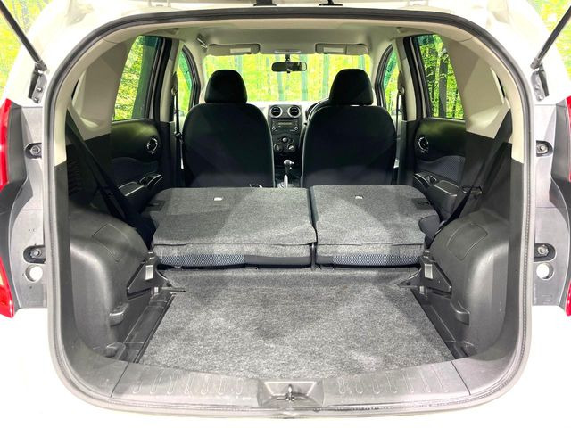 ���i�̂���������ʋ΁A���}���ɏ\���ȉ׎��X�y�[�X���m�ۂ��Ă���܂��B�Z�J���h�V�[�g��|���ƁA�傫�ȉו��̐ύڂ��\�ł���