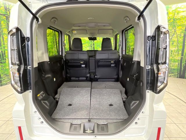 ���i�̂���������ʋ΁A���}���ɏ\���ȉ׎��X�y�[�X���m�ۂ��Ă���܂��B�Z�J���h�V�[�g��|���ƁA�傫�ȉו��̐ύڂ��\�ł���