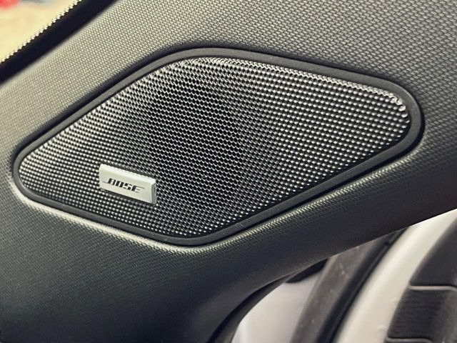 �yBOSE�T�E���h�V�X�e���z���[�J�[�I�v�V�����̍��i�ʃT�E���h�V�X�e���𓋍ځB��p�̃`���[�j���O���{���ꂽ�召�l�X�ȃX�s�[�J�[����ǎ��ȃT�E���h���t�ł��A�Տꊴ���ӂ�鉹����Ԃ����o���܂��B