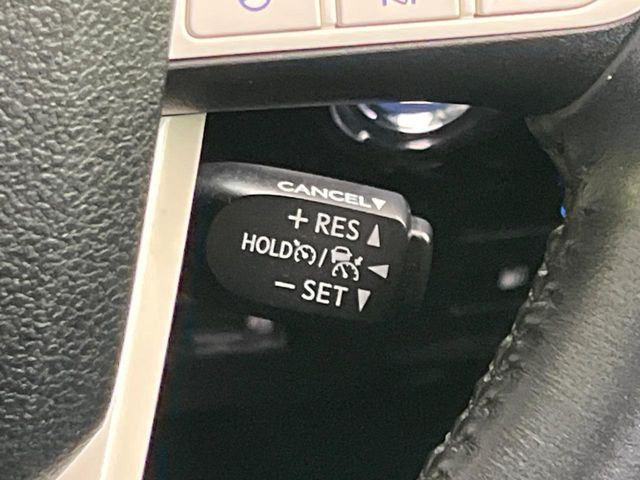 【レーダークルーズコントロール】高速道路での長距離走行が楽に!!自動で速度を保つクルーズコントロールが、衝突軽減システムと連携し、前方の車両を感知して車間を保つように速度調節してくれます!!