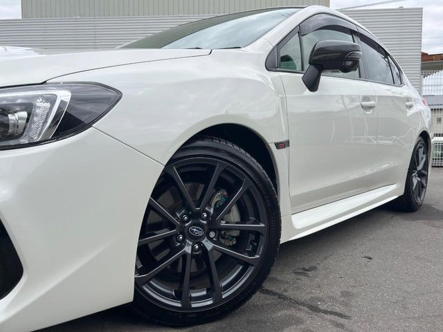 �y�O���[�h��p����18�C���`�A���~�z�C�[���z�f�U�C�����̍��������A���~�z�C�[���𑕒����Ă���܂��B�e��ЊO�A���~�z�C�[����A�X�^�b�h���X�^�C�����戵�����Ă���܂��B���񂲑��k����������