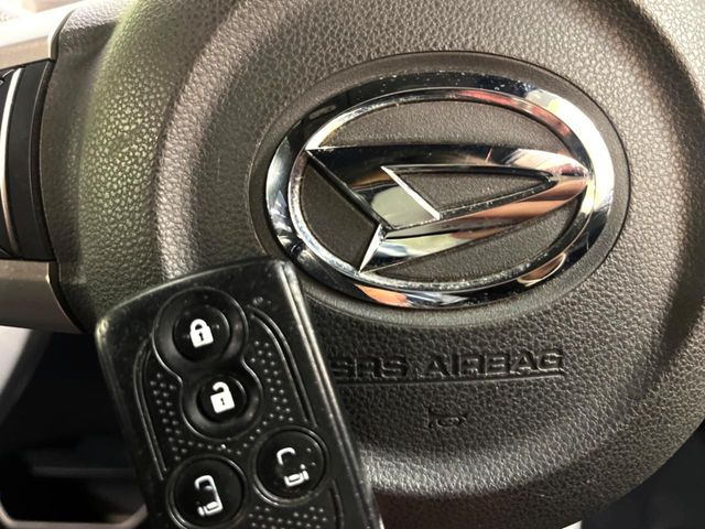 �y�L�[�t���[�V�X�e���z�J�o����|�P�b�g�ɓ��ꂽ�܂܂ł��h�A�̎{���E�������\�ȃX�}�[�g�L�[�𑕔��B�G���W���̃I���E�I�t�����J�M�����o���K�v����������Ƃ��Ă��֗��ł���