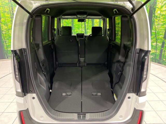 ���i�̂���������ʋ΁A���}���ɏ\���ȉ׎��X�y�[�X���m�ۂ��Ă���܂��B�Z�J���h�V�[�g��|���ƁA�傫�ȉו��̐ύڂ��\�ł���