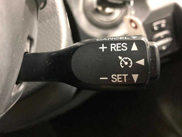 �y�N���[�Y�R���g���[���z�������H�����N���N���s�B�A�N�Z���𗣂��Ă���葬�x�ő��s���ł��A�������^�]���̕��S���y��!�����E�������ȒP�ȃX�C�b�`����Œ����ł��܂��B