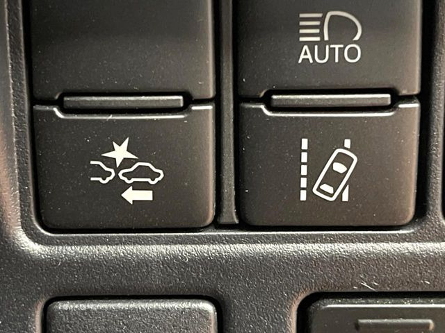 【トヨタセーフティセンス】走行中に前方の車両等を認識し、衝突しそうな時は警報とブレーキで衝突回避と被害軽減をアシスト。より安全にドライブをお楽しみいただけます。