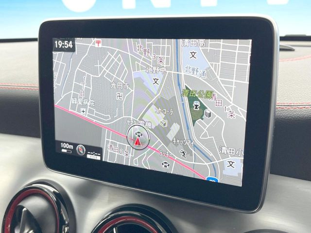 �������i�r:��̊��̂���i�r�́A����������ԓ������o���Ă���܂��BBluetooth�Đ��ȂǃI�[�f�B�I�@�\���[�����Ă���܂��̂ŁA�^�]�����y���߂܂���