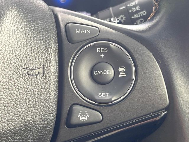 【アダプティブクルーズコントロール】高速道路での長距離走行が楽に!!自動で速度を保つクルーズコントロールが、衝突軽減システムと連携し、前方の車両を感知して車間を保つように速度調節してくれます!!