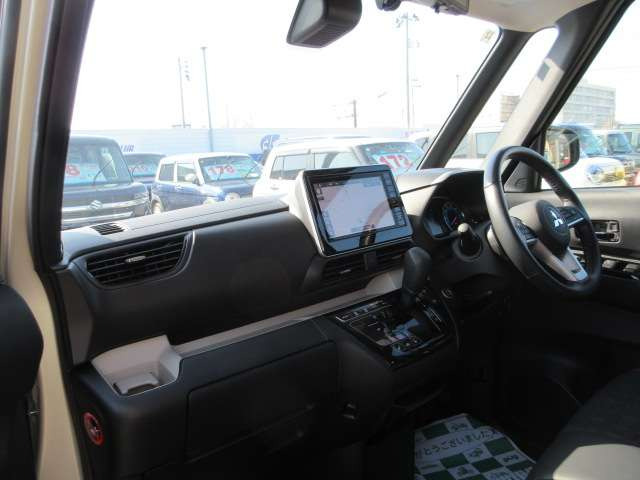 デリカミニT プレミアム 4WD