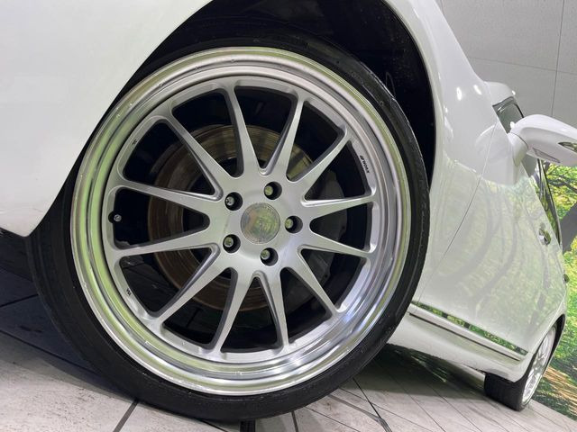 �y21�C���`�A���~�z�C�[���z�O�ςɃ}�b�`�����A���~�z�C�[���𑕒����Ă���܂��B�e��A���~�z�C�[����A�X�^�b�h���X�^�C�����戵�����Ă���܂��B���񂲑��k����������