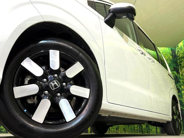 �y����15�C���`�A���~�z�C�[���z�O�ςɃ}�b�`���������A���~�z�C�[���𑕒����Ă���܂��B�e��ЊO�A���~�z�C�[����A�X�^�b�h���X�^�C�����戵�����Ă���܂��B���񂲑��k����������