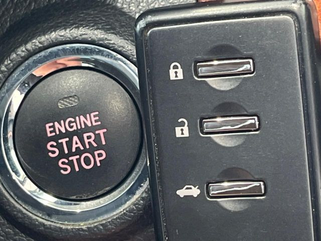 �y�A�N�Z�X�L�[&�v�b�V���X�^�[�g�z�J�o����|�P�b�g�ɓ��ꂽ�܂܂ł��h�A�̎{���E�������\�ȃX�}�[�g�L�[�𑕔��B�G���W���̃I���E�I�t�����J�M�����o���K�v�������A�{�^�����v�b�V�����邾����OK��