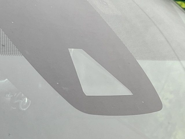 【トヨタセーフティセンス】走行中に前方の車両等を認識し、衝突しそうな時は警報とブレーキで衝突回避と被害軽減をアシスト。より安全にドライブをお楽しみいただけます。