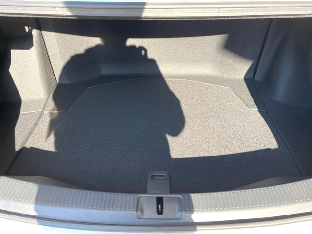 ���i�̂���������ʋ΁A���}���ɏ\���ȉ׎��X�y�[�X���m�ۂ��Ă���܂��B