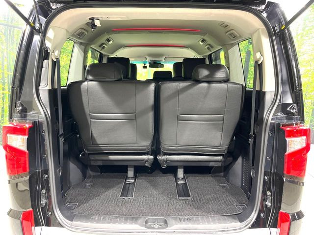 ���i�̂���������ʋ΁A���}���ɏ\���ȉ׎��X�y�[�X���m�ۂ��Ă���܂��B�Z�J���h�V�[�g��|���ƁA�傫�ȉו��̐ύڂ��\�ł���