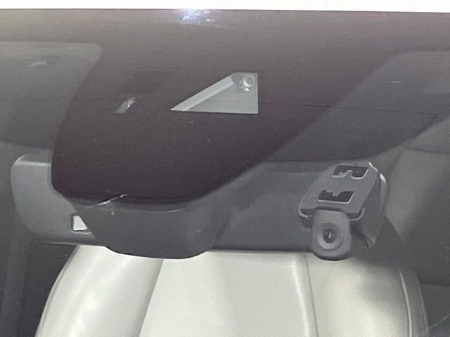 �y�X�}�[�g�u���[�L�T�|�[�g�z���s���ɑO���̎ԗ�����F�����A�Փ˂������Ȏ��͌x��ƃu���[�L�ŏՓˉ���Ɣ�Q�y�����A�V�X�g�B�����S�Ƀh���C�u�����y���݂��������܂��B