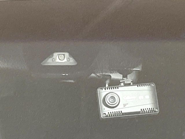 �y�z���_�Z���V���O�z���s���ɑO���̎ԗ�����F�����A�Փ˂������Ȏ��͌x��ƃu���[�L�ŏՓˉ���Ɣ�Q�y�����A�V�X�g�B�����S�Ƀh���C�u�����y���݂��������܂��B