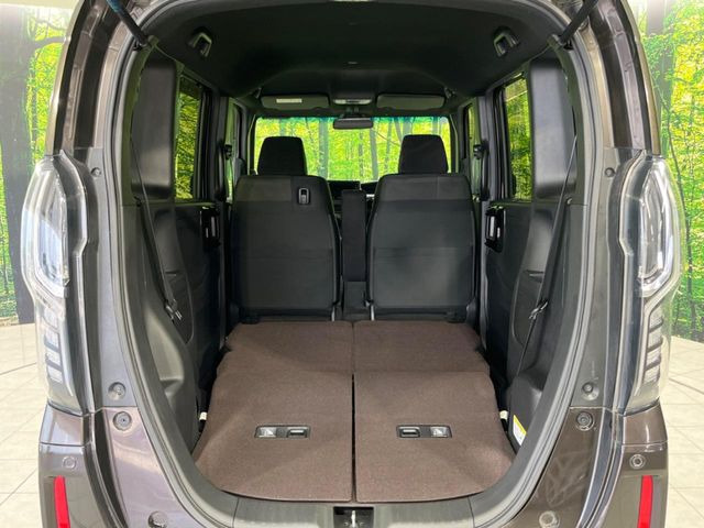 ���i�̂���������ʋ΁A���}���ɏ\���ȉ׎��X�y�[�X���m�ۂ��Ă���܂��B�Z�J���h�V�[�g��|���ƁA�傫�ȉו��̐ύڂ��\�ł���