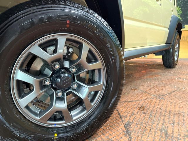 【純正アルミホイール】外観にマッチした純正アルミホイールを装着しております。各種社外アルミホイールや、スタッドレスタイヤも取扱いしております。是非ご相談ください♪