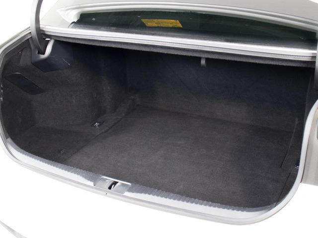 �g�����N�������Ǝv���Ă���܂���?���ۂ͑�e�ʃg�����N�ł�!���s���̒������h���C�u�����K�ł�!�܂��A�����t���X�y�[�X���������Ă���܂��̂ŁA��Ԃł��A�J�ł���̓������Ă�����育�������܂��B