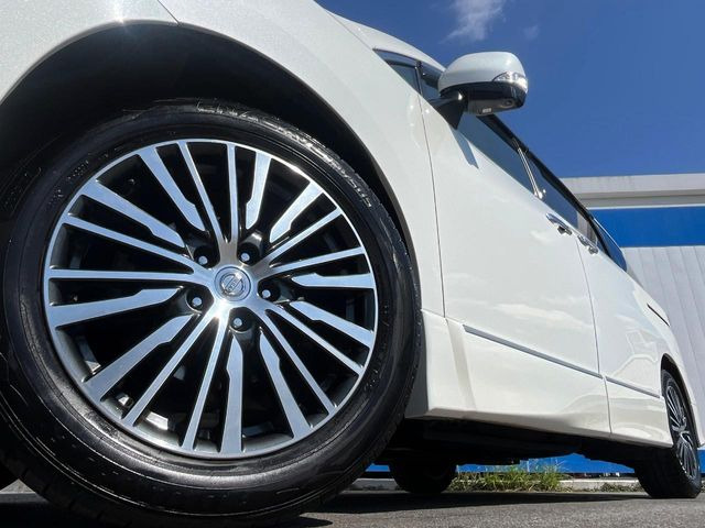 �y�����A���~�z�C�[���z�O�ςɃ}�b�`���������A���~�z�C�[���𑕒����Ă���܂��B�e��ЊO�A���~�z�C�[����A�X�^�b�h���X�^�C�����戵�����Ă���܂��B���񂲑��k����������