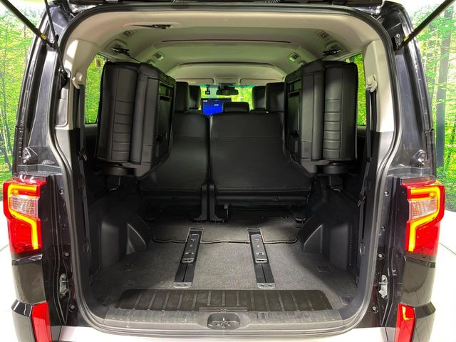 普段のお買い物や通勤、送迎等に十分な荷室スペースを確保しております。セカンドシートを倒すと、大きな荷物の積載も可能です♪