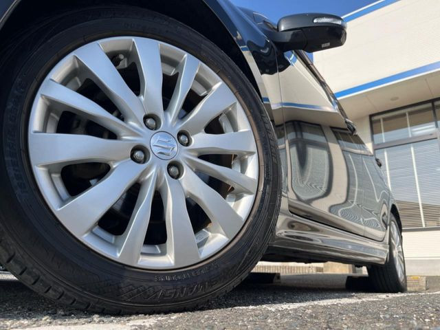 �y����16�C���`�A���~�z�C�[���z�O�ςɃ}�b�`���������A���~�z�C�[���𑕒����Ă���܂��B�e��ЊO�A���~�z�C�[����A�X�^�b�h���X�^�C�����戵�����Ă���܂��B���񂲑��k����������