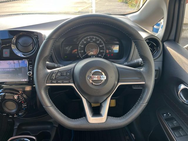 �y�����v�����X�e�A�����O�z�㎿�Ȋv���g�p���邱�ƂŁA��ɂ����������݂ƂĂ��^�]���₷���n���h���ł���