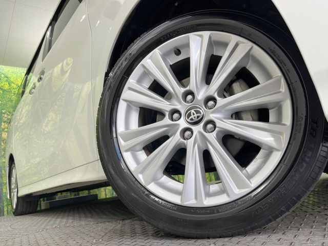 【純正18インチアルミホイール】外観にマッチした純正アルミホイールを装着しております。各種社外アルミホイールや、スタッドレスタイヤも取扱いしております。是非ご相談ください♪