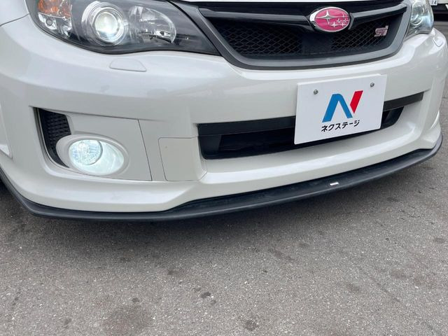 【STIエアロ】人気のSTIエアロを装備!クルマの外観がよりスタイリッシュになり、街中で存在感あふれる1台に♪将来買い替える時にもリセールに影響しやすく、価値ある人気の装備です!