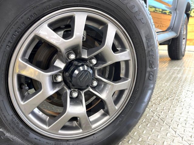 �y����15�C���`�A���~�z�C�[���z�O�ςɃ}�b�`���������A���~�z�C�[���𑕒����Ă���܂��B�e��ЊO�A���~�z�C�[����A�X�^�b�h���X�^�C�����戵�����Ă���܂��B���񂲑��k����������