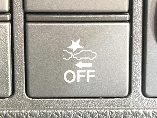 �y�z���_�Z���V���O�z���s���ɑO���̎ԗ�����F�����A�Փ˂������Ȏ��͌x��ƃu���[�L�ŏՓˉ���Ɣ�Q�y�����A�V�X�g�B�����S�Ƀh���C�u�����y���݂��������܂��B