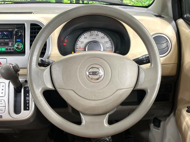 �C���e���A�ɍ��킹���f�U�C���̃X�e�A�����O�́A�^�]�������̂��Ƃ��l���A�^�]���₷���`��A�傫���ł��B�����x�A���ۂɐG���Ă��m���߂��������B