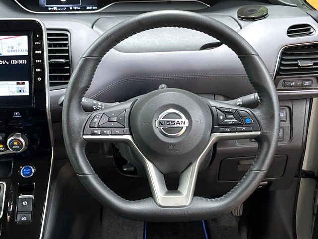 ステアリングも使用感が少なく、きれいな状態となっております♪