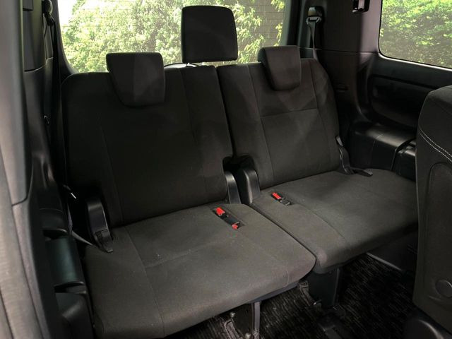 3列目シートはもちろん状態良好☆大人でもゆったりと座って頂けますので、大人数でのお出かけもラクラクです♪ご家族で、気の知れた仲間で、ドライブに行くのが楽しみですね♪