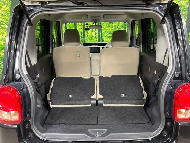 ���i�̂���������ʋ΁A���}���ɏ\���ȉ׎��X�y�[�X���m�ۂ��Ă���܂��B�Z�J���h�V�[�g��|���ƁA�傫�ȉו��̐ύڂ��\�ł���