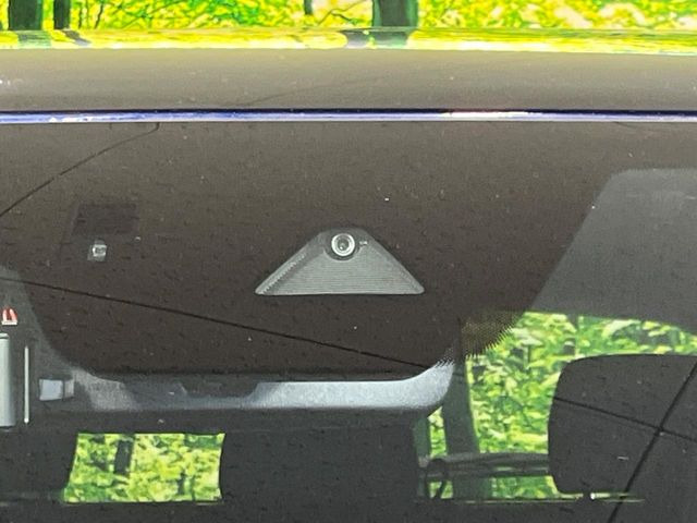 �yi-ACTIVESENSE�z���s���ɑO���̎ԗ�����F�����A�Փ˂������Ȏ��͌x��ƃu���[�L�ŏՓˉ���Ɣ�Q�y�����A�V�X�g�B�����S�Ƀh���C�u�����y���݂��������܂��B